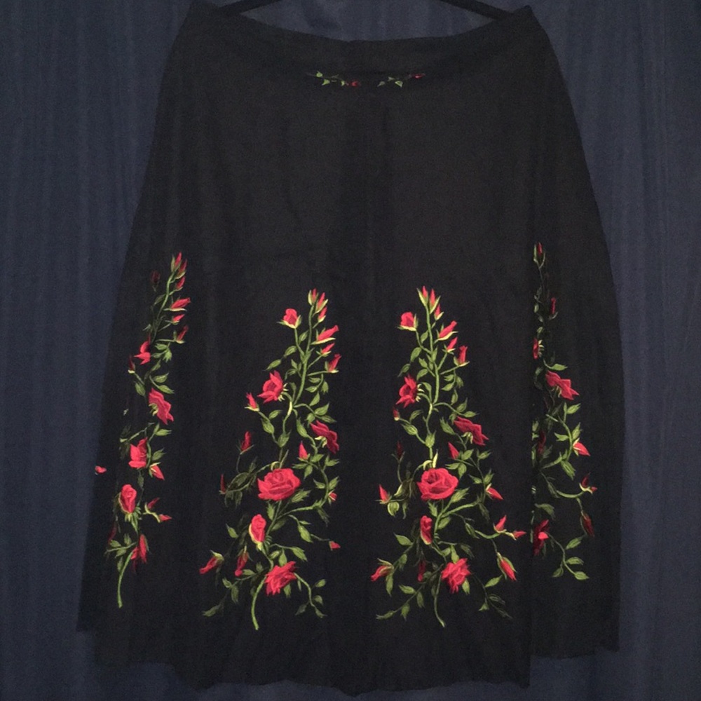 Neiman Marcus embroidered silk skirt, sz 14